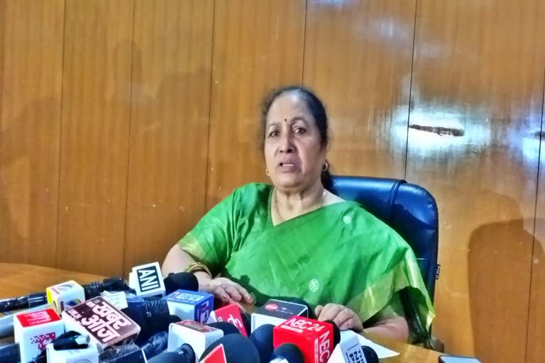 राष्ट्रीय महिला आयोग की सदस्य ममता कुमारी ने नाबालिग दुष्कर्म पीड़िता से की मुलाकात
