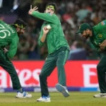 गुरबाज़ की दिलेरी के दौरान लगाया गया छक्का