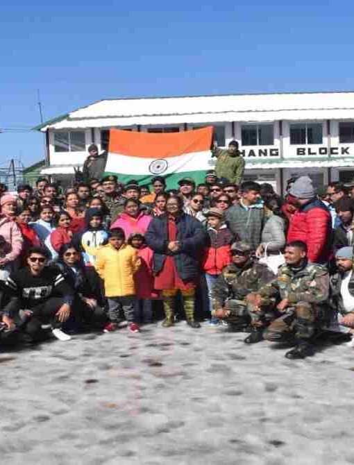 सिक्किम में बर्फबारी और भूस्खलन के कारण फंसे पर्यटक