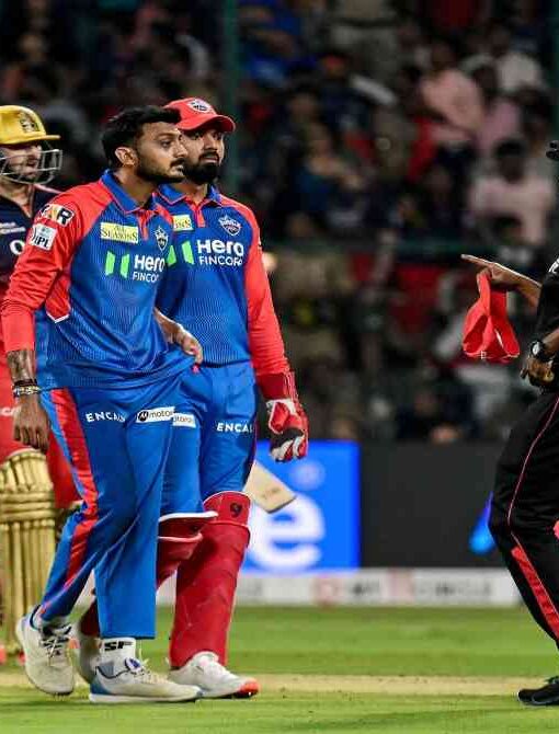 टिम डेविड आईपीएल 2026 में आरसीबी के लिए बल्लेबाजी करते हुए शानदार शॉट लगाते हुए