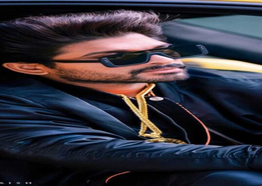 अल्लू अर्जुन का स्टाइलिश और पावरफुल लुक, जो उनकी सुपरस्टार छवि को दर्शाता है