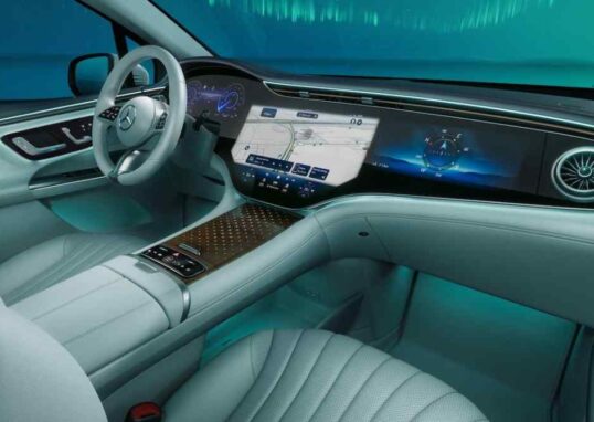 Mercedes CLA EV एक प्रीमियम इलेक्ट्रिक सेडान है जो 792KM रेंज और एडवांस टेक्नोलॉजी के साथ भारत में लॉन्च होगी।