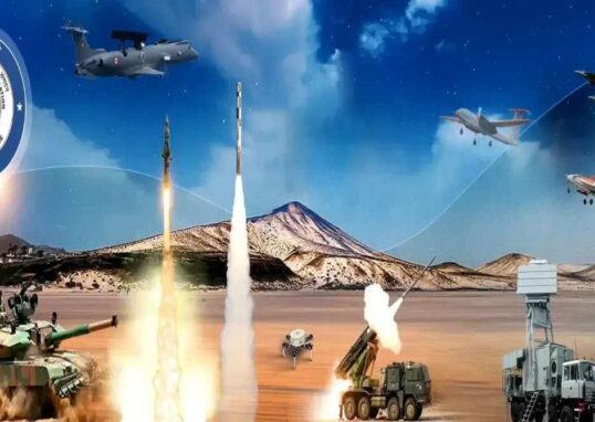 सरकारी नौकरी की तैयारी करते छात्र और बैंक व लैब से जुड़ा विजुअल