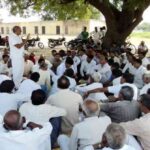 यह चित्र उत्तराखंड के ग्रामीण क्षेत्र में सादगीपूर्ण विवाह समारोह को दर्शाता है, जहां सीमित गहनों के साथ परंपरा निभाई जा रही है।