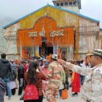 केदारनाथ यात्रा मार्ग पर CCTV कैमरे, ड्रोन और सुरक्षा बलों की तैनाती को दर्शाता दृश्य