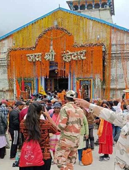 केदारनाथ यात्रा मार्ग पर CCTV कैमरे, ड्रोन और सुरक्षा बलों की तैनाती को दर्शाता दृश्य