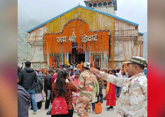 केदारनाथ यात्रा मार्ग पर CCTV कैमरे, ड्रोन और सुरक्षा बलों की तैनाती को दर्शाता दृश्य