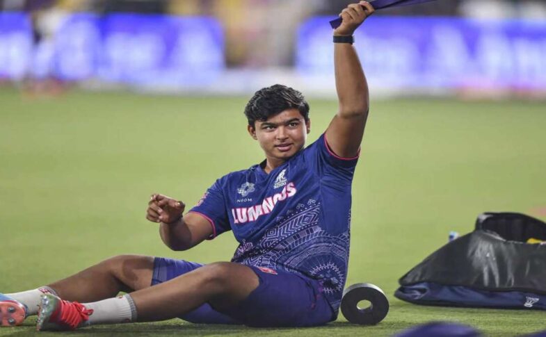 वैभव सूर्यवंशी आईपीएल मैच में आक्रामक शॉट खेलते हुए
