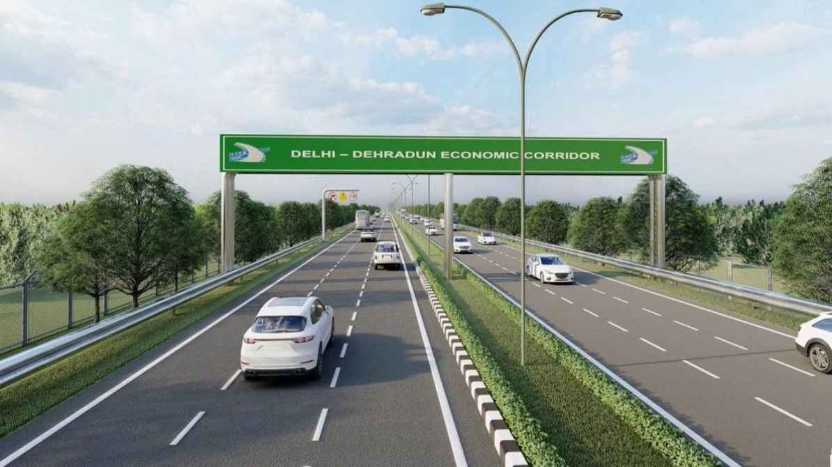 दिल्ली-देहरादून इकोनॉमिक कॉरिडोर का आधुनिक एक्सप्रेसवे और हाईवे कनेक्टिविटी दृश्य