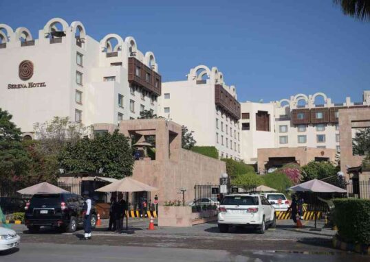 इस्लामाबाद में ईरान और अमेरिका के प्रतिनिधियों की बैठक को दर्शाता एक प्रतीकात्मक दृश्य