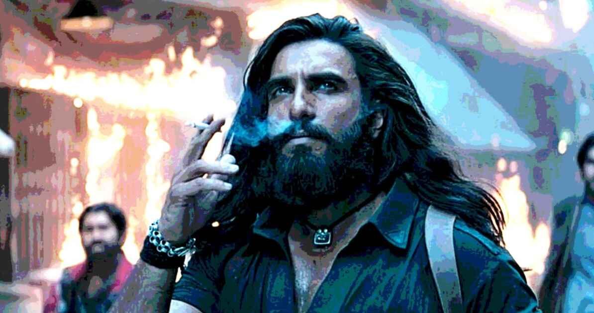 यह तस्वीर फिल्म धुरंधर 2 के एक सीन को दर्शाती है, जिसमें राकेश बेदी अपने किरदार में नजर आ रहे हैं और उनकी दमदार एक्टिंग दिखाई दे रही है।