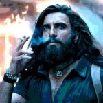 यह तस्वीर फिल्म धुरंधर 2 के एक सीन को दर्शाती है, जिसमें राकेश बेदी अपने किरदार में नजर आ रहे हैं और उनकी दमदार एक्टिंग दिखाई दे रही है।