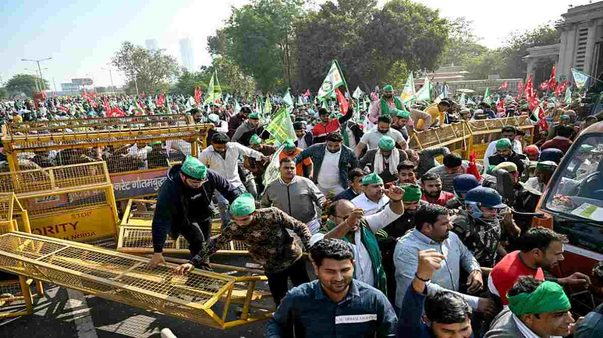 नोएडा हिंसा के बाद बड़ा फैसला | श्रमिक मजदूरी में 21% तक बढ़ोतरी लागू