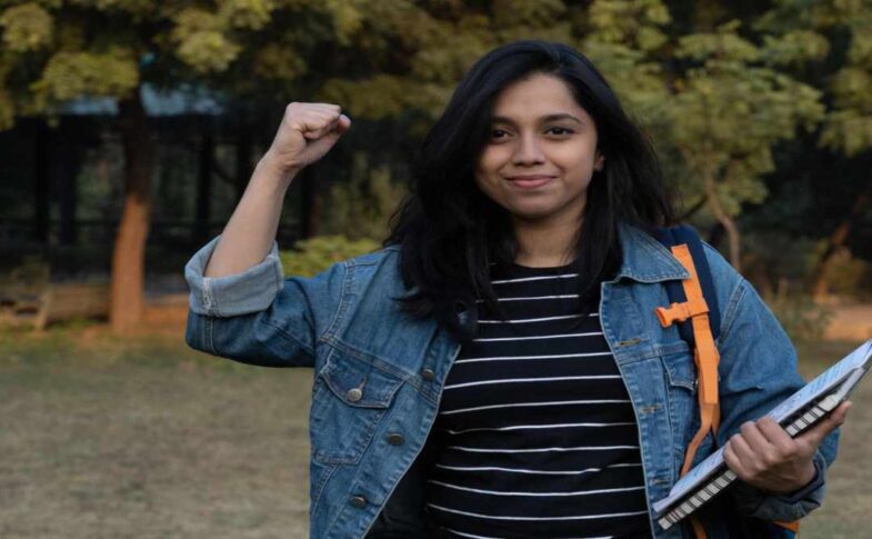 CBSE दिल्ली टॉपर हितिशा सोगानी की मार्कशीट और शानदार परिणाम