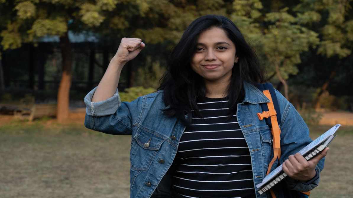 CBSE दिल्ली टॉपर हितिशा सोगानी | 98.4% अंक, संस्कृत में 100 नंबर का कमाल