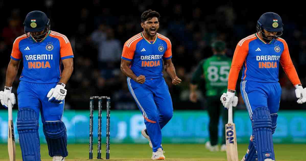 बेलफास्ट में खेले गए IND vs IRE 2nd T20I मैच का दृश्य, जिसमें संजू सैमसन और अभिषेक शर्मा के जल्दी आउट होने तथा प्रिंस यादव की शानदार गेंदबाजी को दर्शाया गया है।