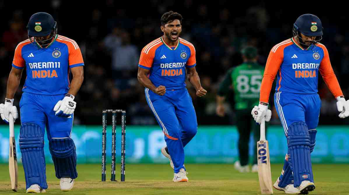 बेलफास्ट में खेले गए IND vs IRE 2nd T20I मैच का दृश्य, जिसमें संजू सैमसन और अभिषेक शर्मा के जल्दी आउट होने तथा प्रिंस यादव की शानदार गेंदबाजी को दर्शाया गया है।