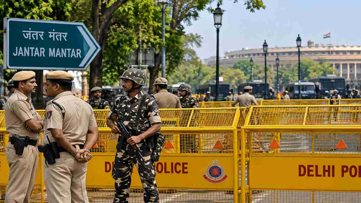 दिल्ली विरोध प्रदर्शन 10 अक्टूबर को लेकर जंतर-मंतर के आसपास पुलिस सुरक्षा और बैरिकेडिंग।