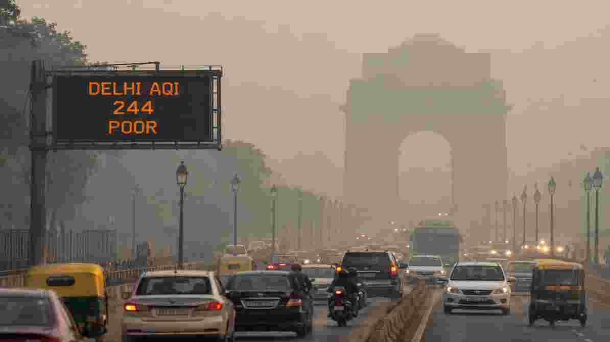 दिल्ली-NCR में GRAP-1 लागू: AQI 244 पहुंचा, प्रदूषण रोकने के लिए बढ़ी सख्ती