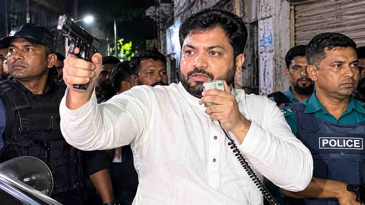 बांग्लादेश के मंत्री का वायरल वीडियो: पिस्तौल लेकर छापेमारी करने पर उठे सवाल